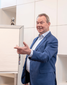 Albert van der Weerd COURIUS